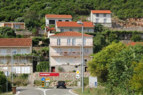 Apartments with a parking space Trpanj, Peljesac - 10180